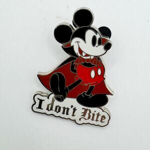 Disney Pin #72104 Mickey Vampire "I Don't Bite" 2009 First Release Halloween